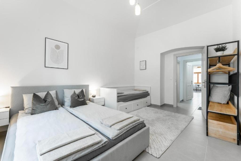 Ferienwohnung Nice Apartman In New Town Prag Exterior foto