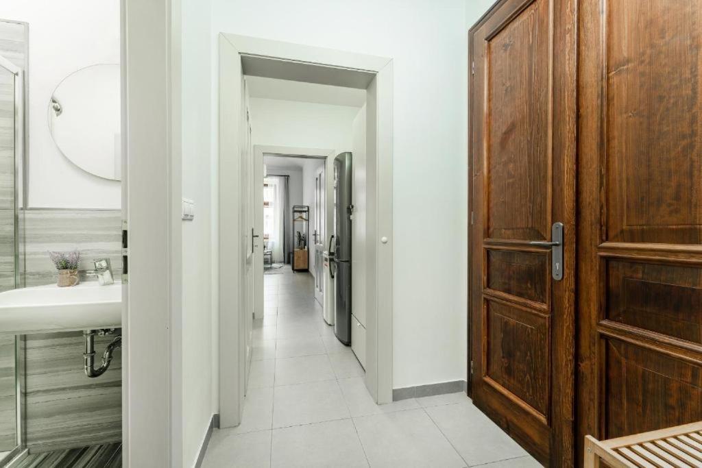 Ferienwohnung Nice Apartman In New Town Prag Exterior foto